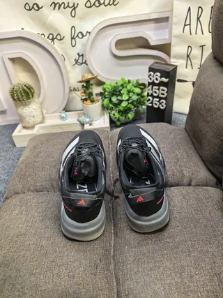 Adidas Adizero SLATR Tênis de corrida pretos prateados vermelhos 8