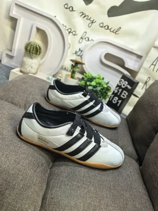 Adidas Beige Black Laceless Strap Closure Quilted Upper Lifestyle Sneakers 9