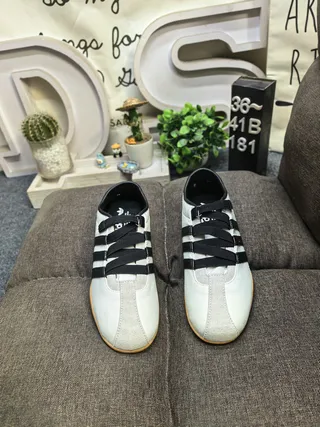 Adidas Beige Black Laceless Strap Closure Quilted Upper Lifestyle Sneakers 10