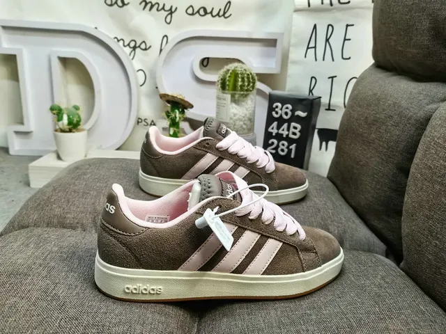 Adidas Beige Black Low-Top Suede-Like Upper Lifestyle Sneakers 21