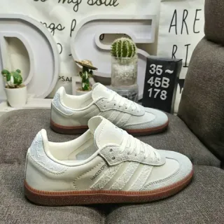 Adidas Beige Brown Low-Top Lace-Up Lifestyle Sneakers