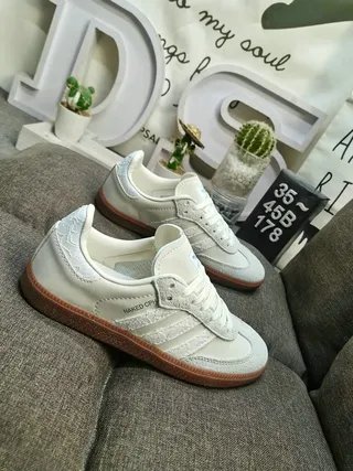 Adidas 米色棕色 低帮 系带 生活风格 运动鞋 9