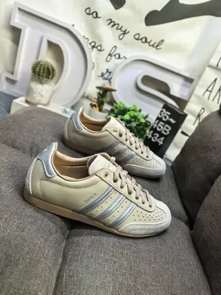 Adidas Beige Silver Low-Top Perforated Toe Lifestyle Sneakers 9