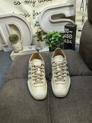 Adidas Beige Silver Low-Top Perforated Toe Lifestyle Sneakers 10