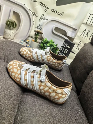 Adidas Beige White Laceless Velcro Strap Sneakers 7