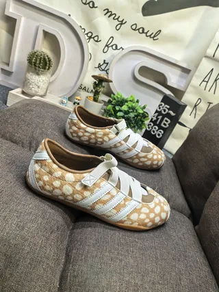 Adidas Beige White Laceless Velcro Strap Sneakers 9