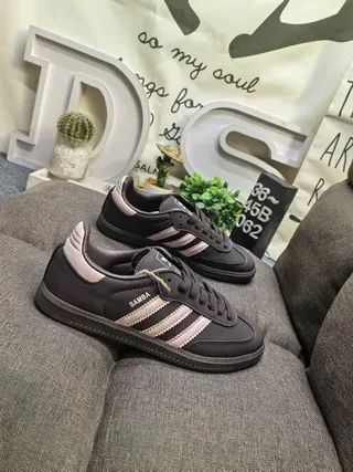 Adidas Black Pink Low-Top Leather Upper Lifestyle Sneakers 9