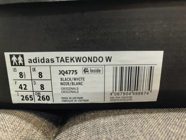 Adidas أسود أبيض بدون لاسة سهل الارتداء مبطن جلد علوي أحذية كرة قدم داخلية 2
