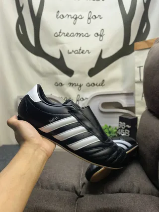 Adidas أسود أبيض بدون لاسة سهل الارتداء مبطن جلد علوي أحذية كرة قدم داخلية 5