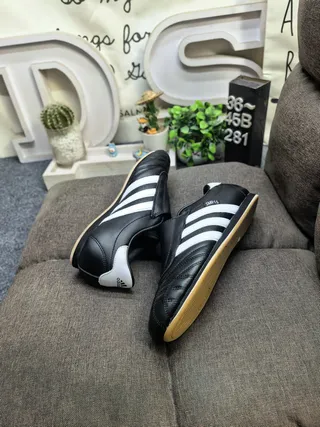 Adidas أسود أبيض بدون لاسة سهل الارتداء مبطن جلد علوي أحذية كرة قدم داخلية 6