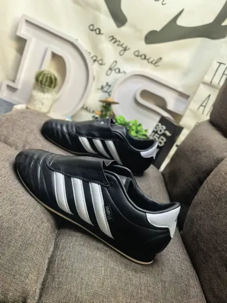 Adidas أسود أبيض بدون لاسة سهل الارتداء مبطن جلد علوي أحذية كرة قدم داخلية 7