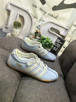 Adidas Chaussures Lifestyle Noires Blanches Sans Lacets Fermeture par Sangle Trois Bandes 9