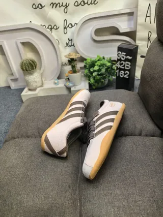 Adidas Chaussures Lifestyle Noires Blanches Sans Lacets Fermeture par Sangle Trois Bandes 16