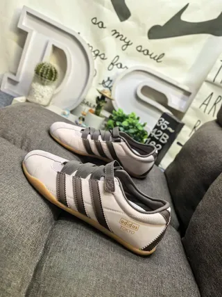 Adidas Chaussures Lifestyle Noires Blanches Sans Lacets Fermeture par Sangle Trois Bandes 17