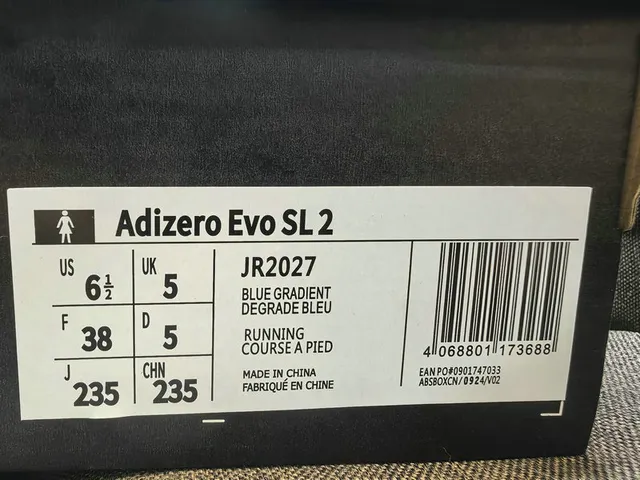 Adidas Bleu Noir Haut en maille Engineered Trois rayures Branding latéral Chaussures de running 2