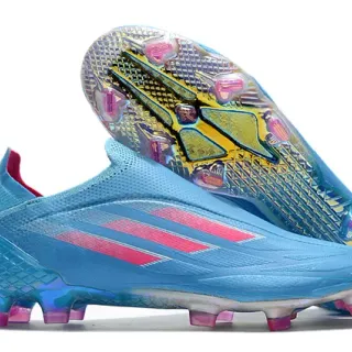 Adidas नीला गुलाबी लो-कट सॉक-फिट अपर इरिडेसेंट हॉलोग्राफिक सोल फर्म-ग्राउंड फुटबॉल जूते