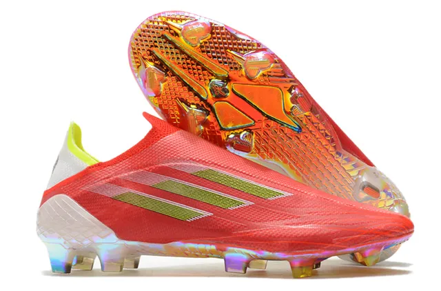 Adidas Chaussures de football bleu rose semelle holographique iridescente upper sock-fit coupe basse terrain ferme 2