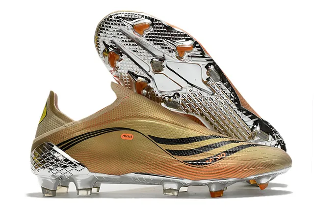 Adidas Chaussures de football bleu rose semelle holographique iridescente upper sock-fit coupe basse terrain ferme 5
