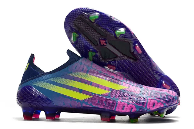 Adidas Chaussures de football bleu rose semelle holographique iridescente upper sock-fit coupe basse terrain ferme 7