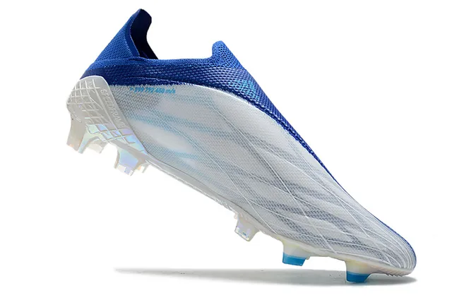 Adidas Chaussures de football bleu rose semelle holographique iridescente upper sock-fit coupe basse terrain ferme 23