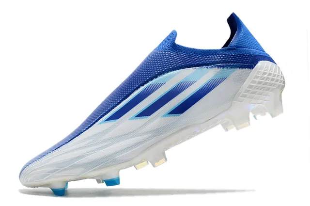 Adidas Chaussures de football bleu rose semelle holographique iridescente upper sock-fit coupe basse terrain ferme 24
