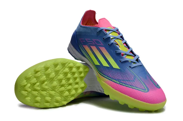 Adidas Chaussures de football bleu rose à tige synthétique à la coupe basse avec détails de rayures dégradées pour gazon artificiel 4