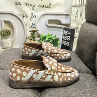 Adidas বাদামি বেইজ পলকা ডট প্রিন্ট তিন স্ট্রাইপ সাইড প্যানেল লুফার