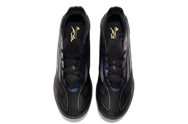 Adidas F50 Preto Azul Perfil Baixo Upper Sintético Acentos Gradiente Iridescente Sapatos de Futebol Turf 2