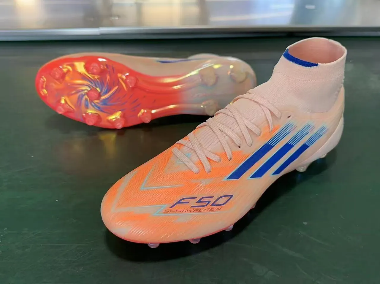 Adidas F50 Sparkle Fusion Beige Orange Blue أحذية كرة القدم للأرض الصلبة 8
