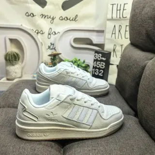 Adidas Forum बेजी ग्रे लो टॉप कपसोल लाइफस्टाइल स्नीकर