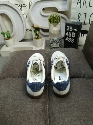 Adidas Gazelle Off-White and Navy Lifestyle Sneakers 8