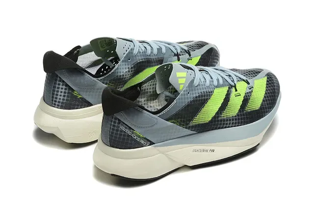 Adidas Gris Verde Malla Ingenierada Three-Stripe Zapatillas de correr 3