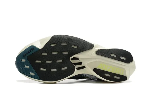 Adidas Gris Verde Malla Ingenierada Three-Stripe Zapatillas de correr 4