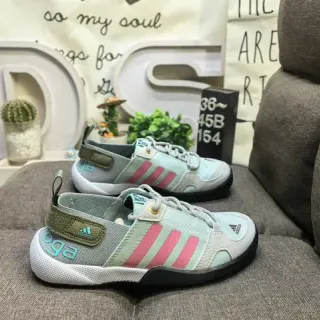 Adidas हरा गुलाबी ओपन स्ट्रैप हील लूप तीन धार लाइफस्टाइल स्नीकर