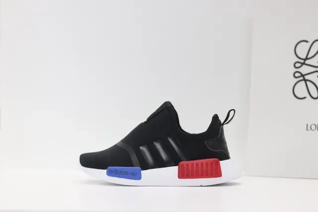 Adidas NMD R1 Black/White Lifestyle Sneakers 16