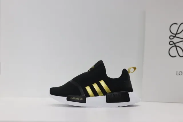 Adidas NMD R1 Black/White Lifestyle Sneakers 18