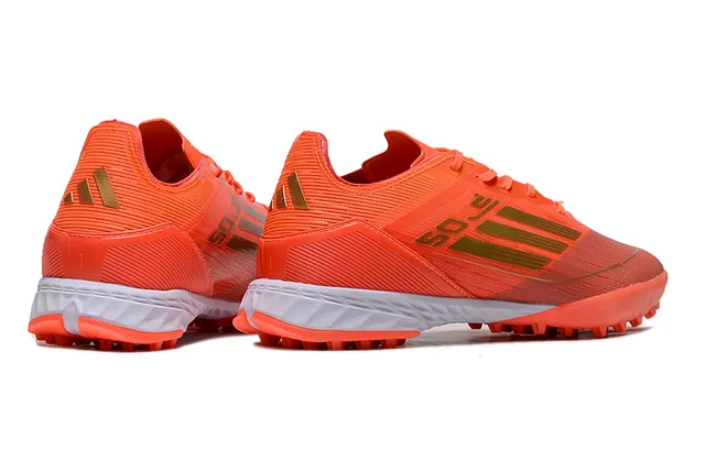 Adidas Sapatos de futebol com upper de malha, marca de listras, corte baixo, para gramado artificial, cor laranja e dourado 5