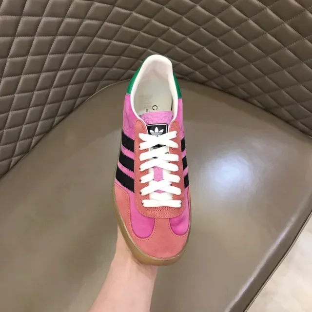Adidas Chaussures Lifestyle Daim Rose et Noir avec Panneau Latéral de Trois Rayures 4