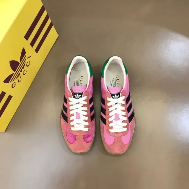 Adidas Chaussures Lifestyle Daim Rose et Noir avec Panneau Latéral de Trois Rayures 9