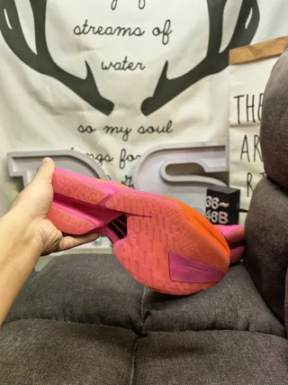 Adidas Rose Orange Profil bas Silhouette de course Tige en maille ingénierie Chaussures de course 4