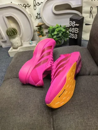 Adidas Pink Red Vibrant Monochrome Upper Three-Tone Stripe Design Running Shoes 6