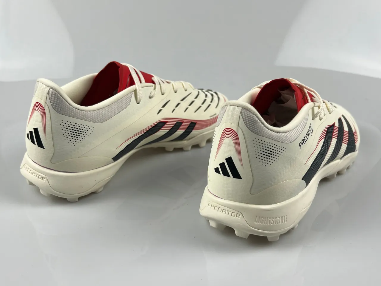 Adidas Predator Chaussures de football gazon artificiel silhueta basse coupe upper synthétique texturé beige noir 10