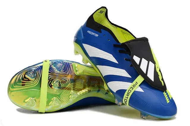Adidas Predator Chaussures de football bleu et jaune à coupe basse avec trois rayures latérales pour sol ferme 4