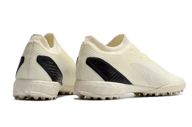 Adidas Predator Tênis de futebol turf laranja e preto com gola de malha ajustável de meia e cadarço assimétrico 15