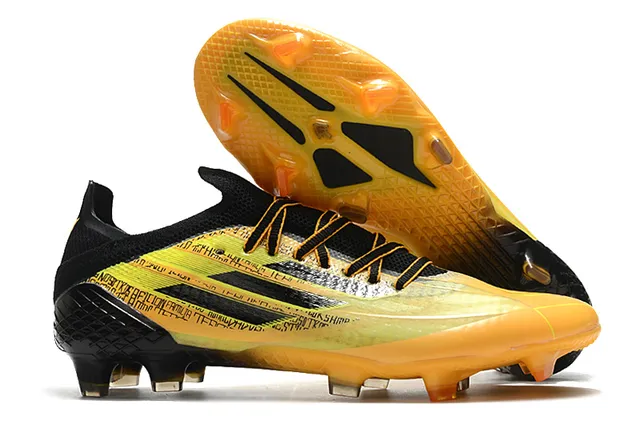Adidas Red Gold Chaussures de football à coupe basse avec empeine synthétique, cage métallique et semelle pour terrain ferme 22