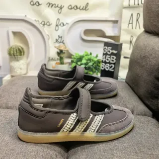 Adidas Samba भूरा बेज बिना लेस स्ट्रैप बंद स्यूड जैसा ऊपरी लाइफस्टाइल स्नीकर