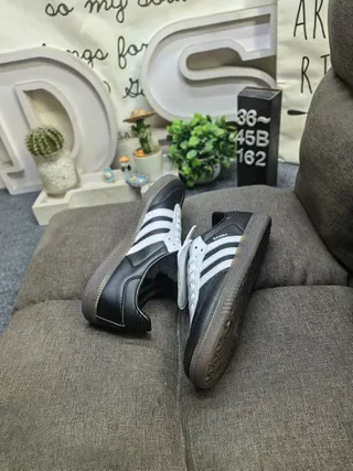 Adidas Samba भूरी बहुरंगी जिराफ प्रिंट एक्सेंट चमड़ा लाइफस्टाइल स्नीकर 16