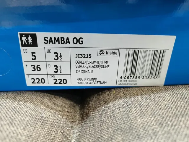 Adidas Samba Green and Cream Lifestyle Sneakers 2