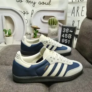 Adidas Samba नेवी और क्रीम लाइफस्टाइल स्नीकर