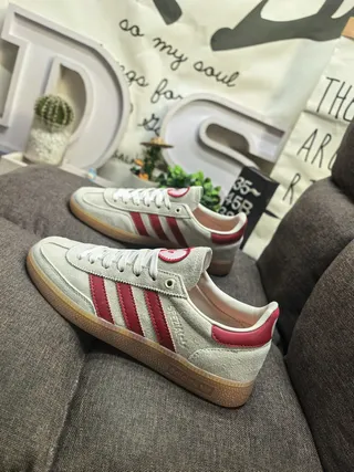 Adidas Samba OG 奶油白和红色生活方式运动鞋 7